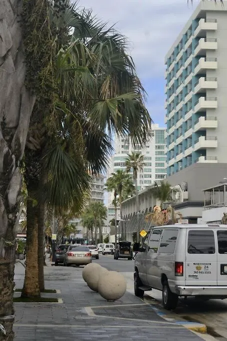 Condado Oasis On Ashford Ave: Oceanview And Pool Apartment San Juan